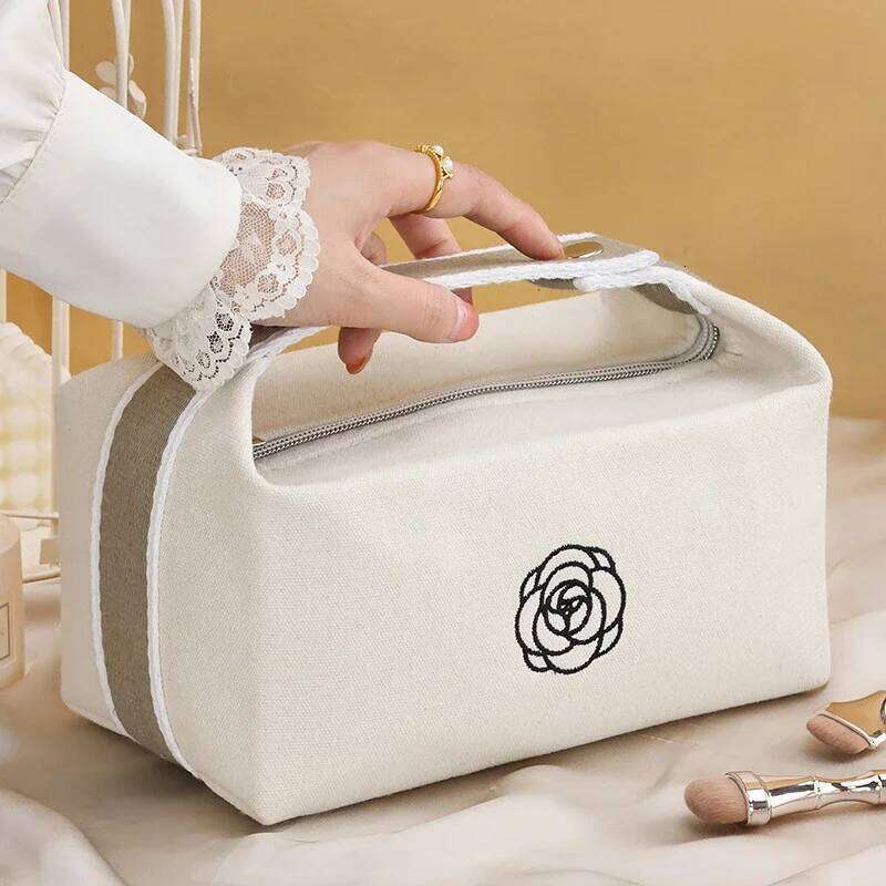 New Portable Large Capacity Women's Simple Cosmetics Storage Makeup Washing Travel Bag Y260206
