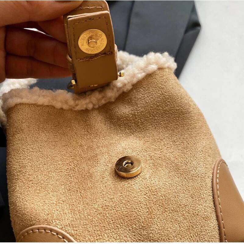 Winter Vintage Women's Bags Bucket Shoulder Autumn Versatile Lamb Wool Handbag Elegant Fashion Crossbody Bag Wholesale XJ260129
