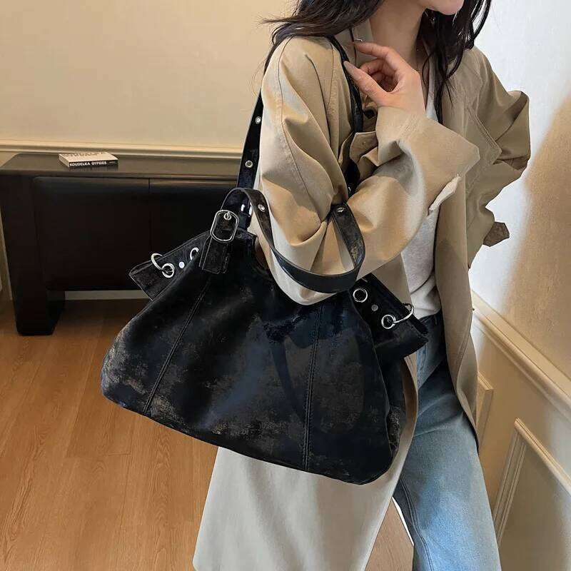 Personality Tote Bag for Women Solid Suede Pillow Underarm Large Capacity Female Commute Shoulder Bags Matte Travel Pack Y260205