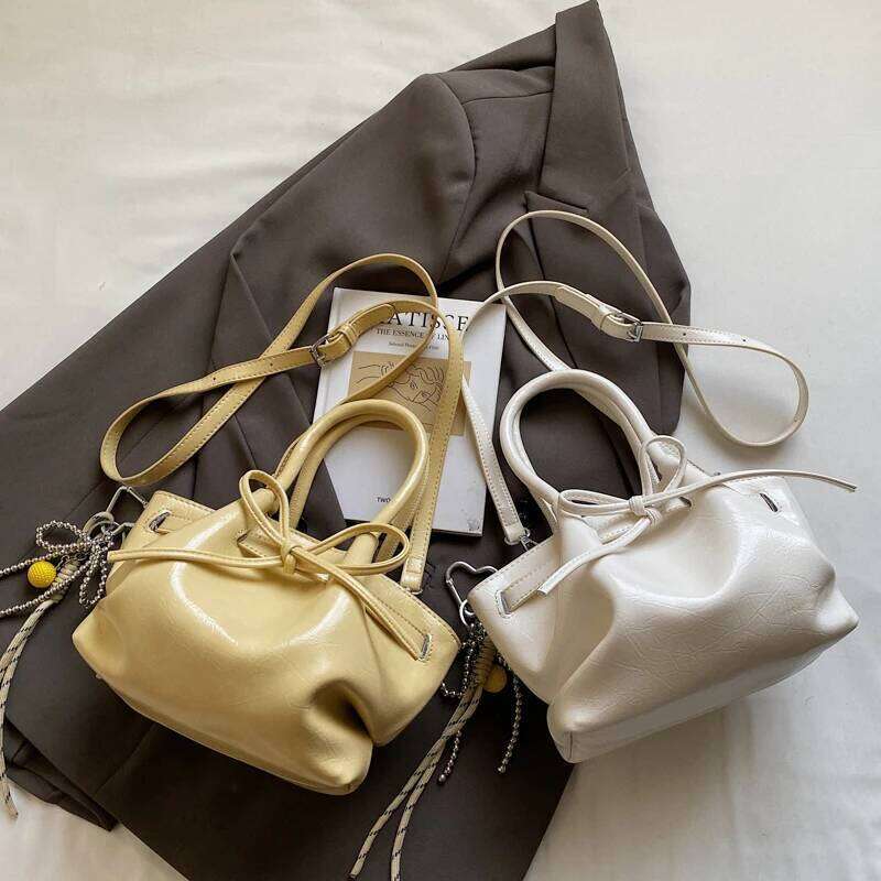 Summer Portable Basket Women 2025 Designer Bow Shoulder Messenger Lipstick Bag Storage Wing Shape Wallet With Pendant Y260205