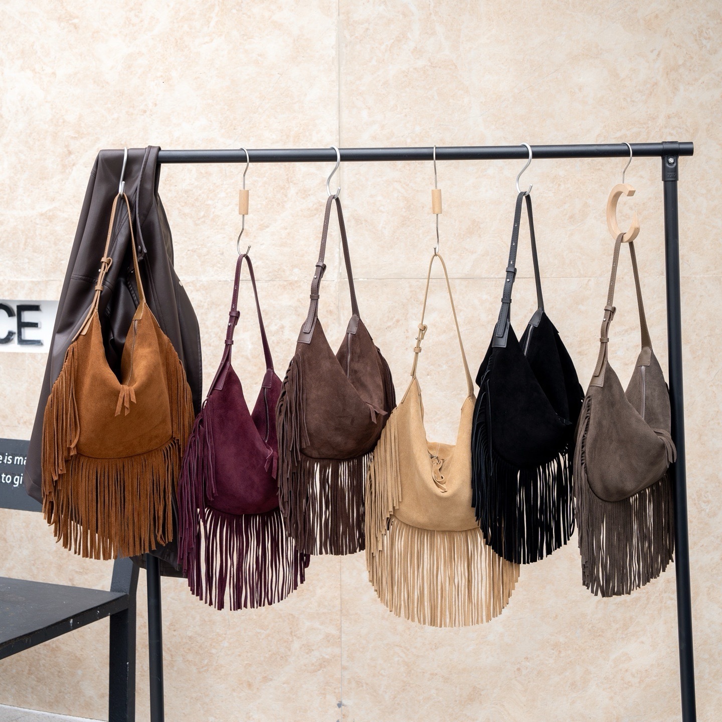 Niche designer bags 2025 summer new womens bag tassel bag crossbody bag textured tassel tote bag 240910