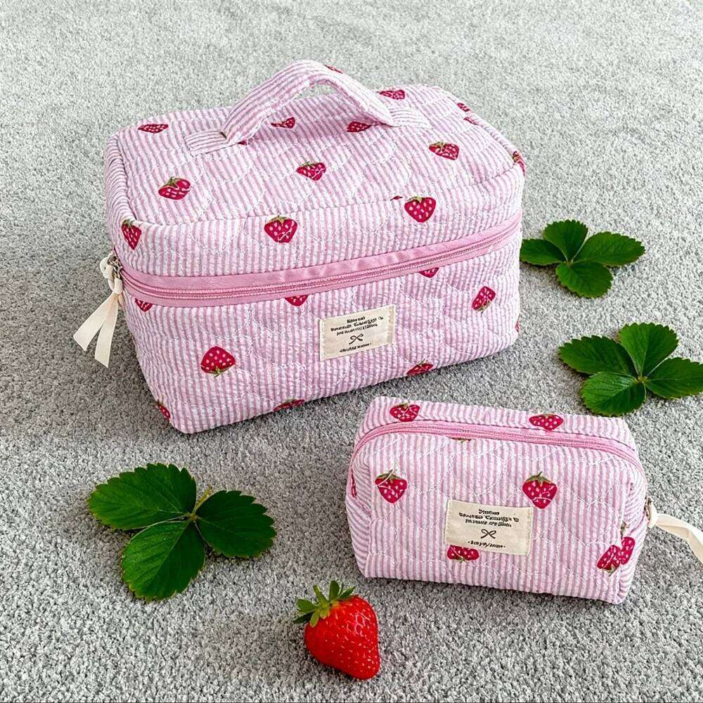 Strawberry Pouch Cute Women's Necessaire Gifts For Women Vanity Toiletry Bag Makeup And Cosmetics Organizer Y260206