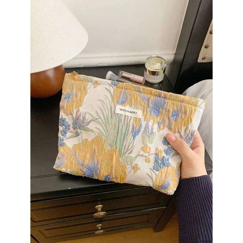 1pc/set Embossed Flower Fashion Portable Clutch Holiday Toiletry Makeup Bag, Light Zipper Storage B Y260206