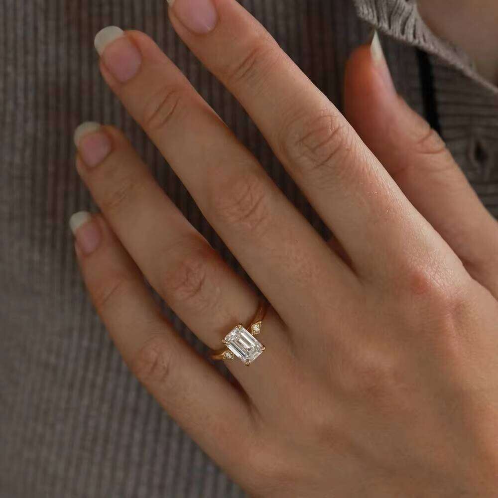 Luxury Emerald Cut Moissanite Ring Gold Platinum Silver Setting Vintage Side Stone Engagement Jewelry Factory Price