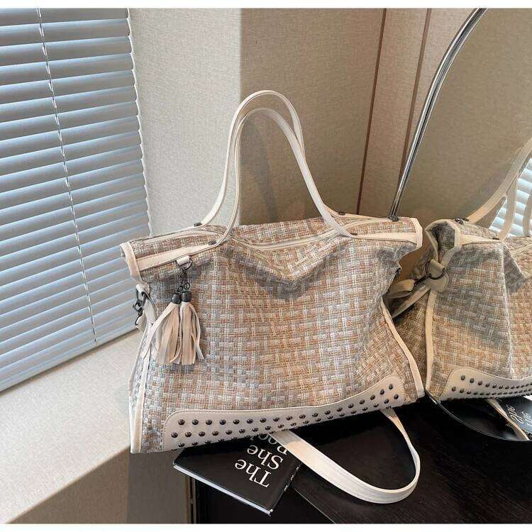 Women Luxury Designer Rivet Large Handbag Quality Shoulder Totes Purse Casual Big Bag Female Crossbody Bags Sac Y260205