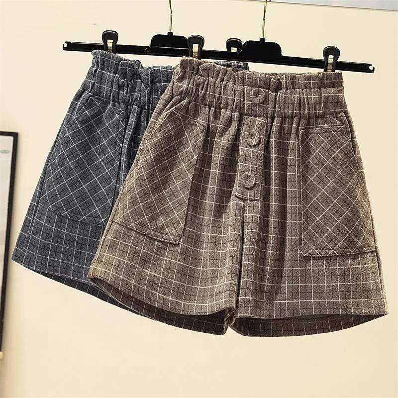 Plaid Shorts Women Loose Big Pockets Elastic High Waist Button Ladies Comfortable Soft Trendy Leisure Elegant Retro Korean Style XJ260206