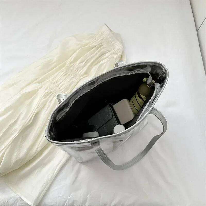 New Capacity Shoulder Gold Silver Fashion Handbag Tote Bags for Women Large Daily Storage Shopping Bag Pouch Y260205