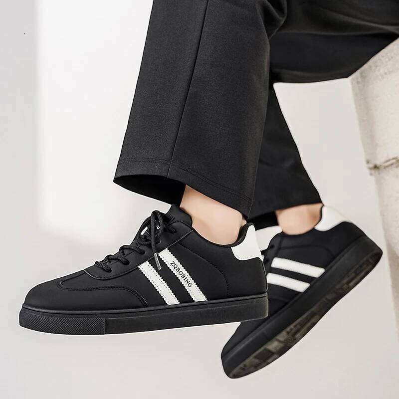 2026 Spring Autumn New Model Wear-Resistant Lightweight Retro for Men, Popular Student Campus Black and White Color Matching Casual Sneakers