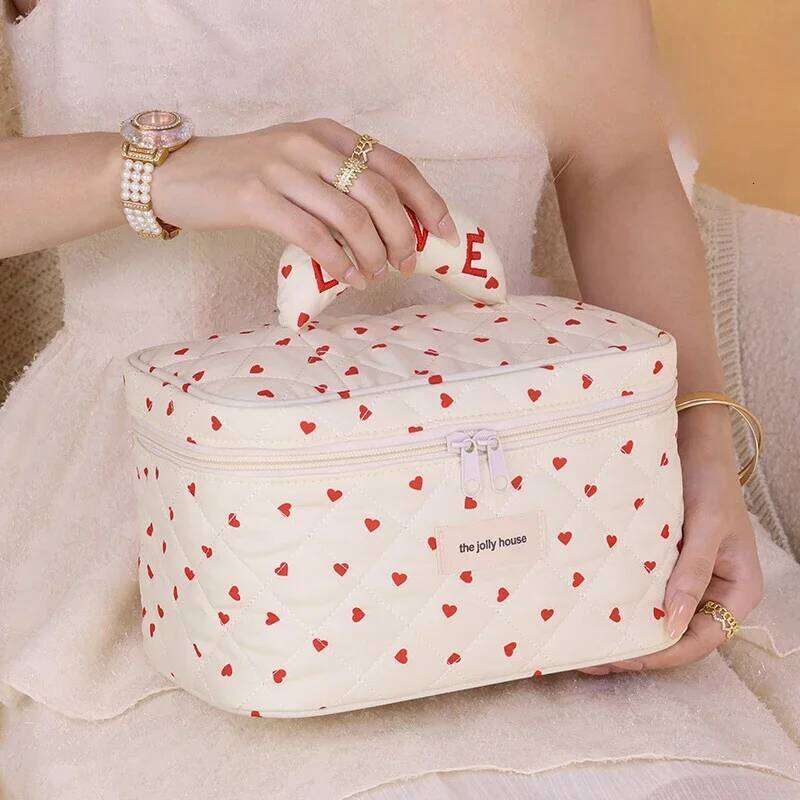 New Fashion Love Ladies Makeup Handbag Large Capacity Travel Toiletry Cosmetics Organizer Storage Bag Y260206