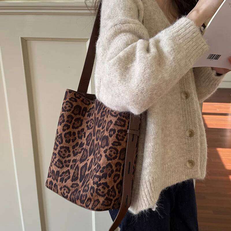 Fashion niche INS suede retro leopard print bucket versatile single shoulder crossbody women's tote bun mother bag Y260205