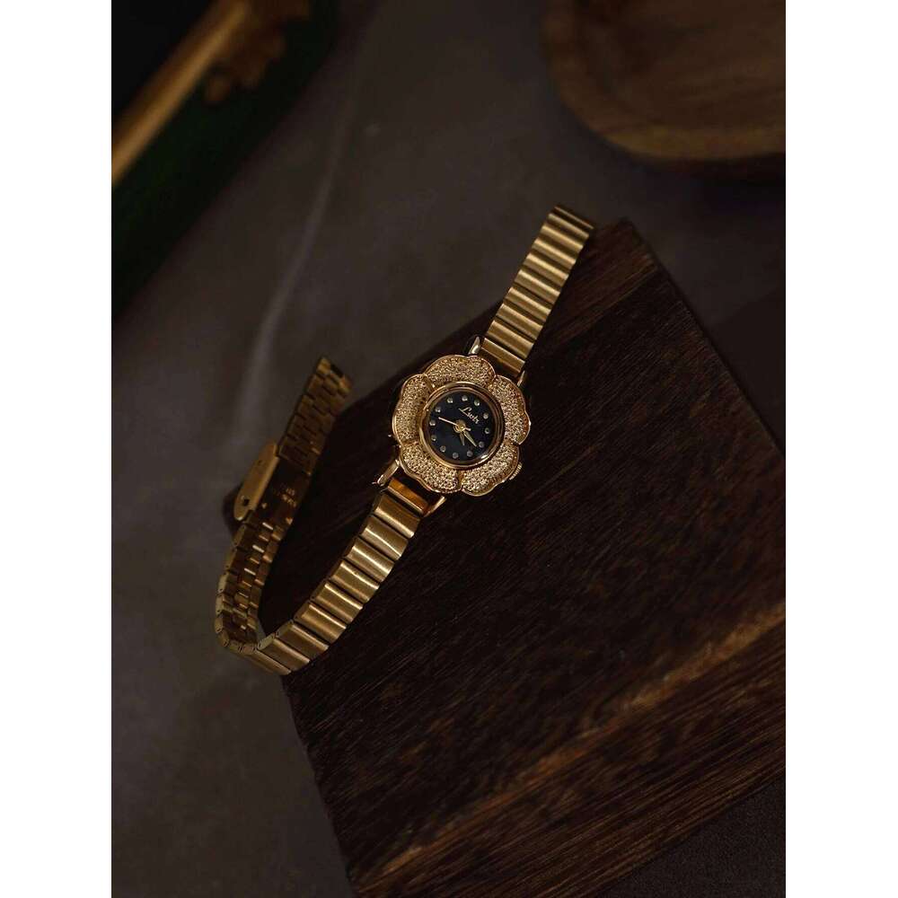 1 Piece of New French Retro Camellia Gold Small Dial Fashionable, Simple, Luxurious, Elegant, Compact Waterproof Women's Quartz Watch, Stainless 