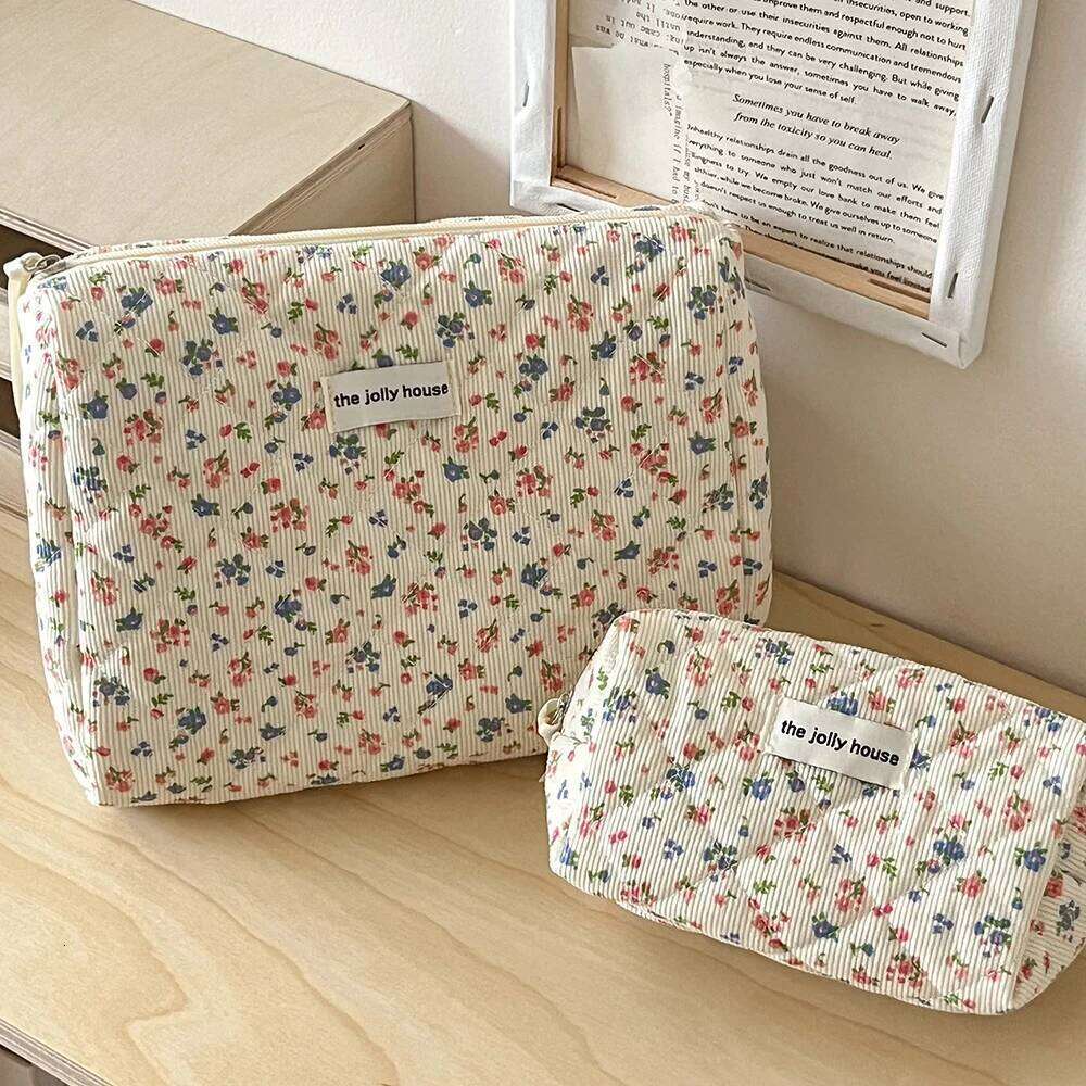 Fashion Vintage Flower Women Makeup Cotton Tote Portable Female Cosmetic Storage Handbag Travel Organizer Zipper Quilted Bag Y260206