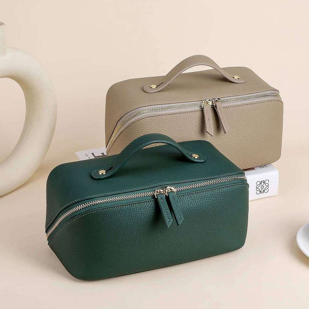 Large Capacity Genuine Cosmetic for Woman or Girl Real Cow Leather Make Up Bag Y260206
