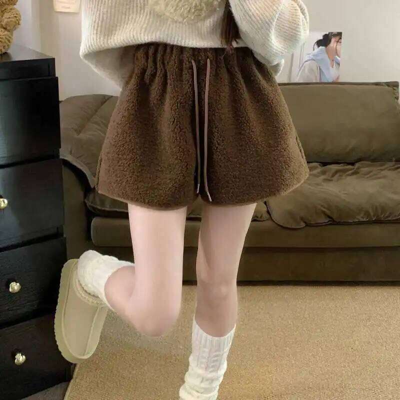 Stylish Lamb Fur Shorts Trendy Furry Fashionable Urban Women's Casual Pants Thin Material Comfortable Commute Style XJ260206