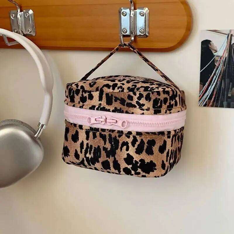 Leopard Embroidered Fashion Zipper Kawaii Cosmetic Case High Capacity Casual Makeup Bag Travel Toiletry Purse Women Y260206