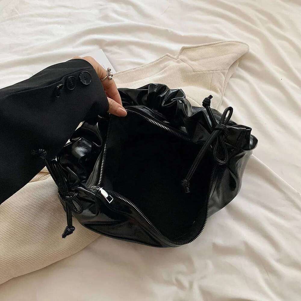 LEFTSIDE Small Bow Design PU Leather Shoulder for Women 2024 Fashion Y2K New Trend Handbags and Purses Silver Crossbody Bag Y260205