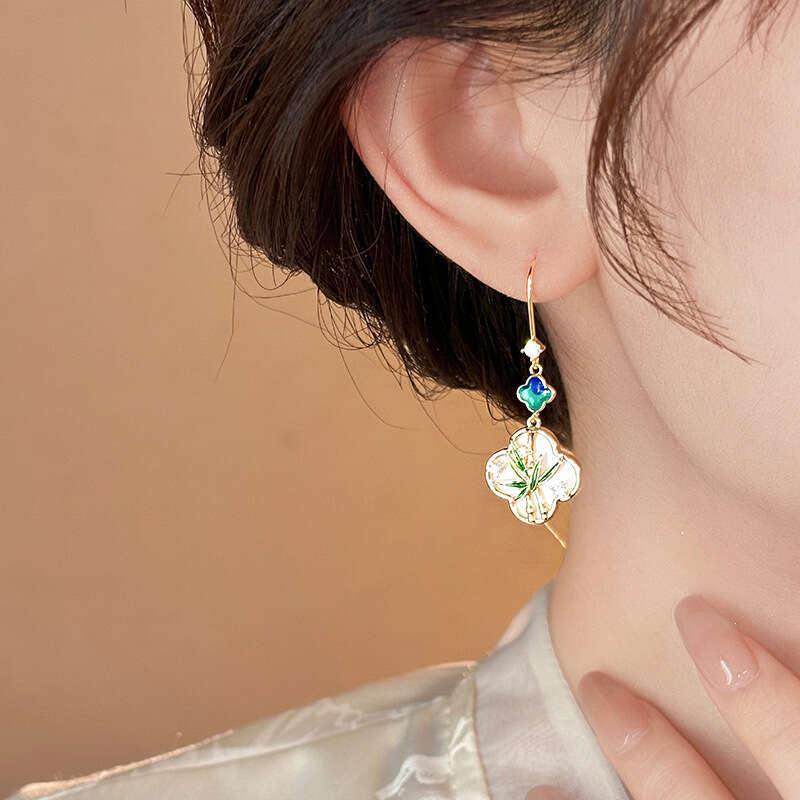 Four-leaf Clover Bamboo Leaf Zircon for Women, Unique Design, Elegant Stud Earrings