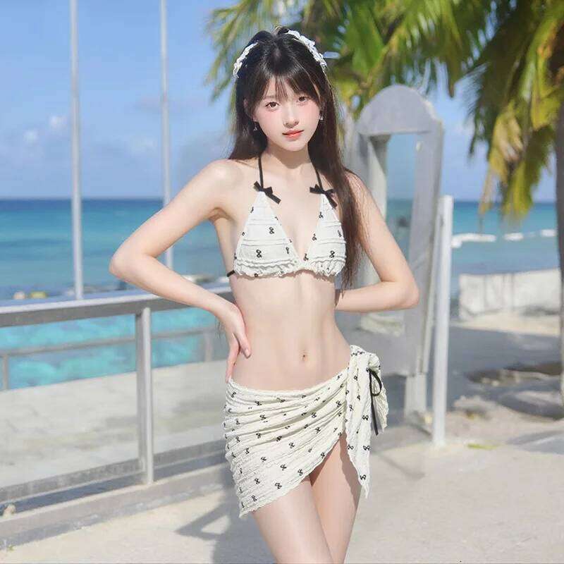 High Sense Sweet Cute Girl Pure Desire Small Fragrant Wind Bikini Hot Spring Vacation Split Swimsuit Woman XJ260206