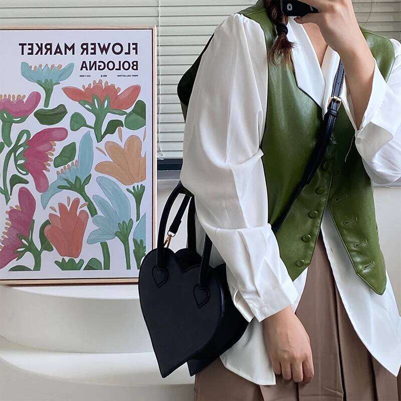 Fashion Design Women's Shoulder Bag Vintage Cool Girls Love Heart Handbags Retro Female Black Small Tote Purse Messenger Bags Y260205