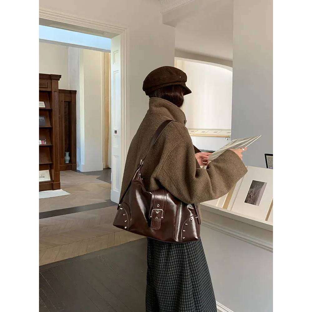 Vintage Versatile Glossy Surface PU Leather Women's Shoulder Fashion Rivets Ladies Underarm Bags Casual Female Handbags Y260205