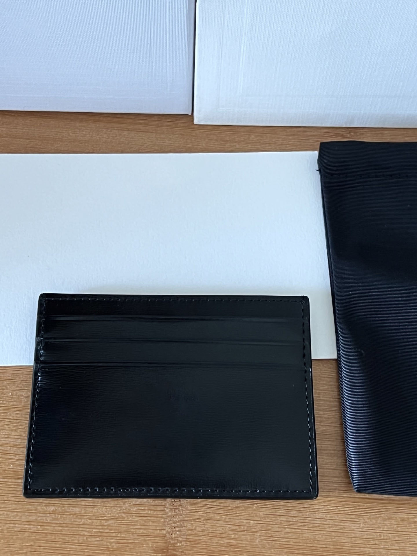 Elegant Design Accordion Wallet Made of Premium Smooth Leather
