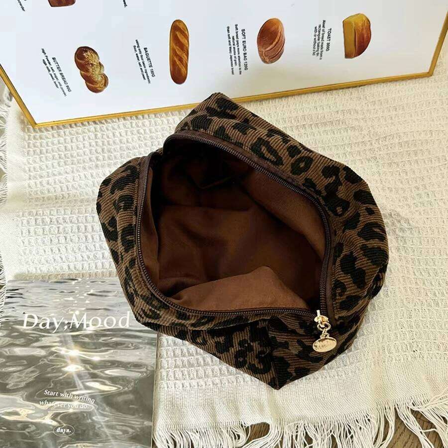 Girl Leopard Print Makeup Bag Large Capacity Cosmetic Organizer Toiletry Pouch Women Travel Portable Storage Y260206