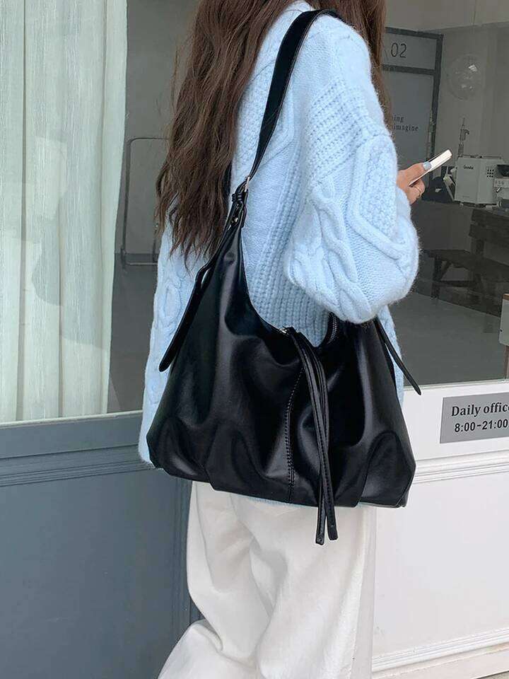 2025 New Retro Underarm Fashion Leisure Large Capacity Shoulder Daily Commuter Crossbody Women's Bag Y260205