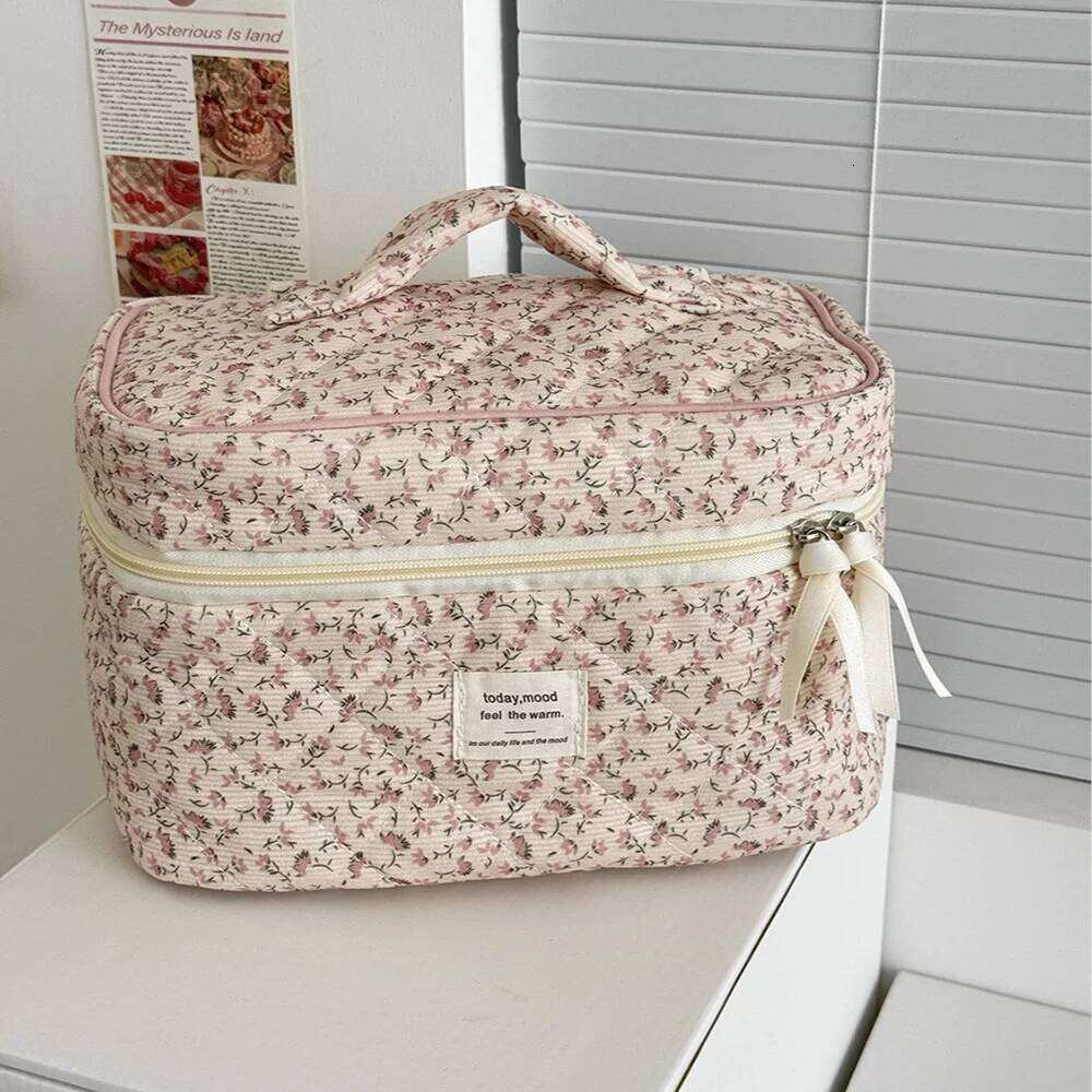 Vintage Pink Flower Women Makeup Storage Handbag Travel Orgainzer Make Up Pouch Large Capacity Ladies Cosmetic Quilting Bag Y260206