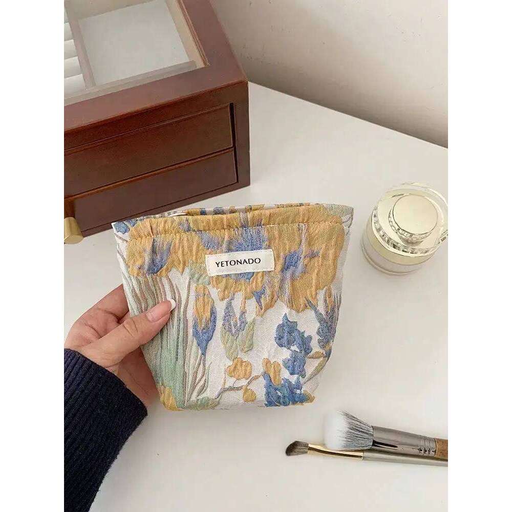 1pc/set Embossed Flower Fashion Portable Clutch Holiday Toiletry Makeup Bag, Light Zipper Storage B Y260206