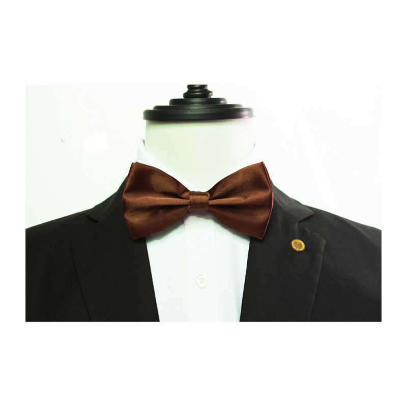For the groom's wedding, the new groom's best man wears a black suit with a bow tie. It's a large-sized, super-large-sized, elongated v