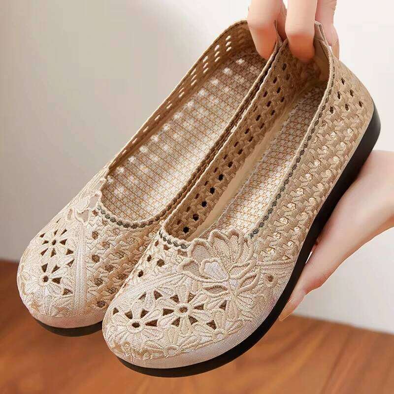 With Soft Soles Breathable Hanfu shoes In Spring And Autumn Fabric Women's Ethnic Style Embroidered Shoes