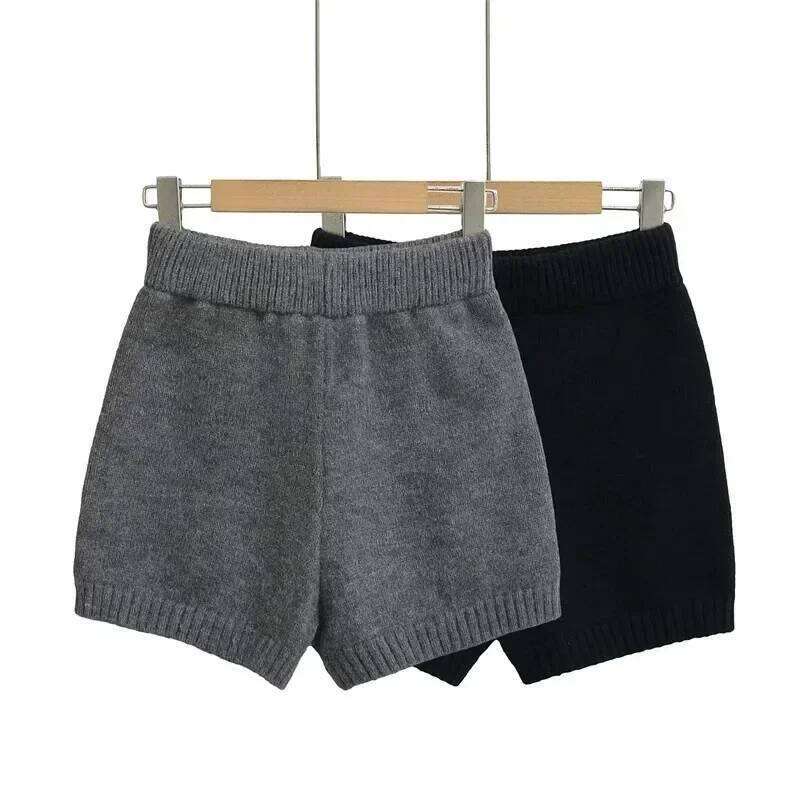 2026 Autumn and Winter New Design Knitted Versatile Knitting for Women Loose Wide-leg Casual Mini Shorts Female H260206