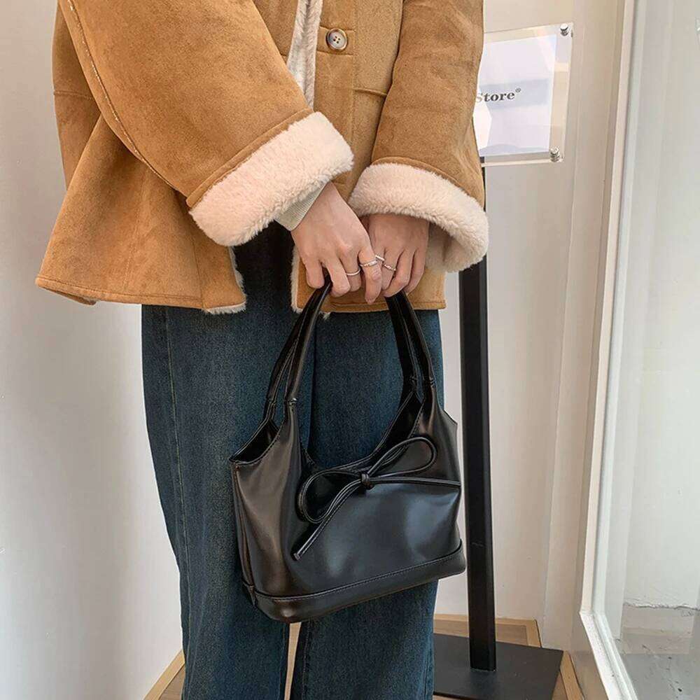 New Year Red Retro Bow Commuter Handbag Women's Autumn Winter Large Capacity Crossbody Underarm Bag Christmas Versatile Y260205