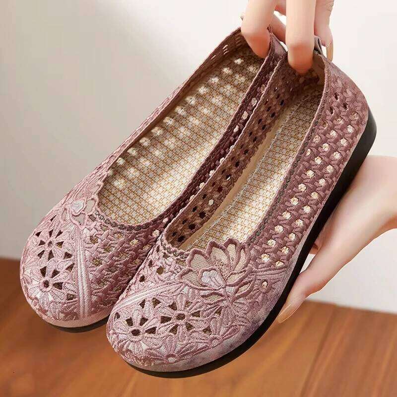 With Soft Soles Breathable Hanfu shoes In Spring And Autumn Fabric Women's Ethnic Style Embroidered Shoes