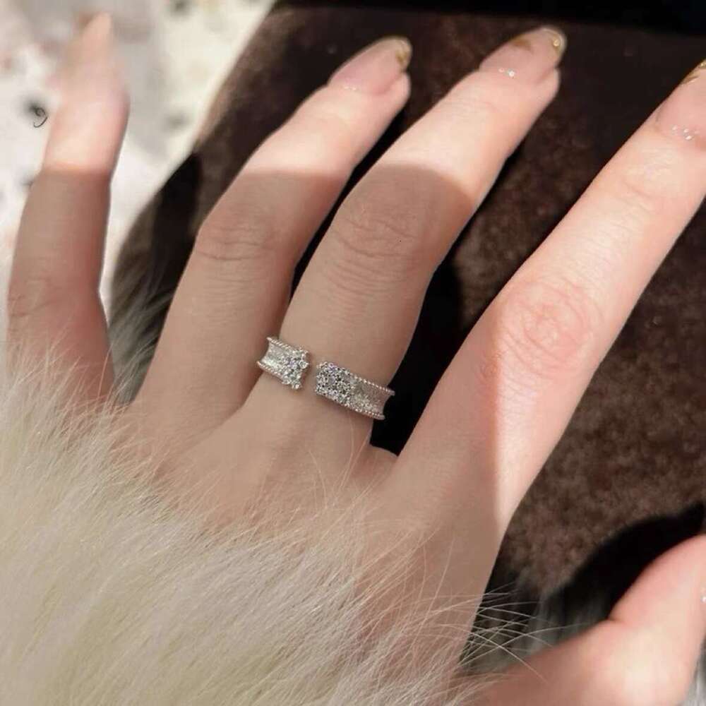 Japanese Style Starry Light Luxury Italian Craft Brushed Snowflake for Women Exquisite Niche Retro Ring Jewelry