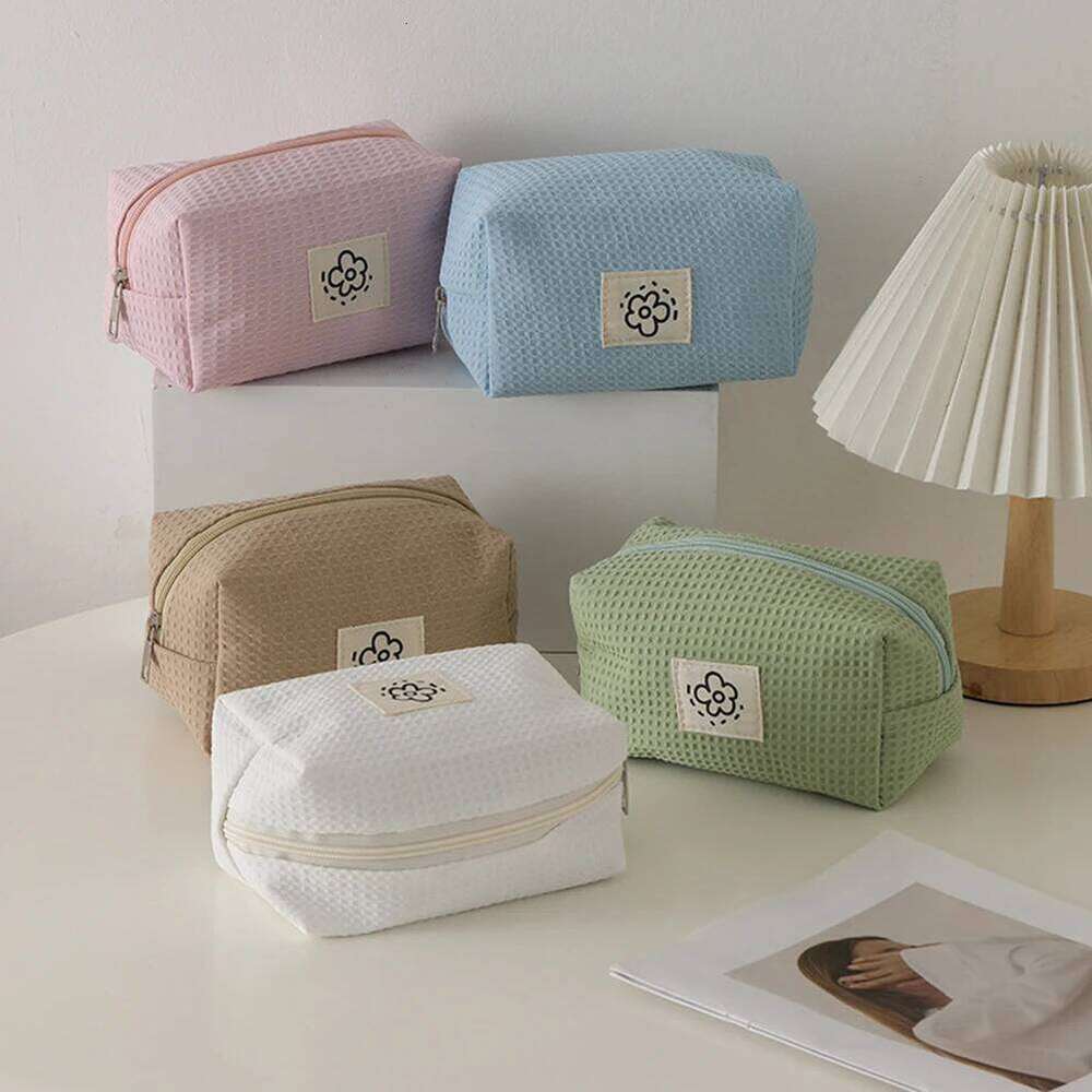 Women Make Up Organizer Waffle Plaid Cute Makeup Pouch Soft with Zipper for Brush Lipstick Eyeliner Eyebrow Pencil Y260206