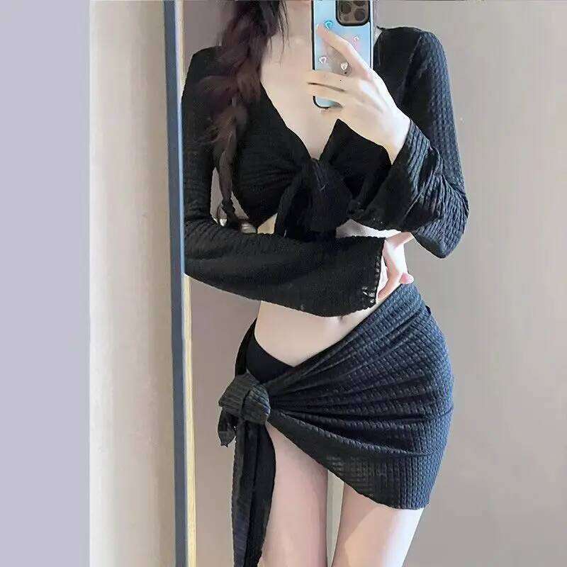 2025 New Swimsuit Women's High-end Split Four-piece Set Bikini Sexy Slim Small Breasts Gathered on the Beach for Vacation Z260206