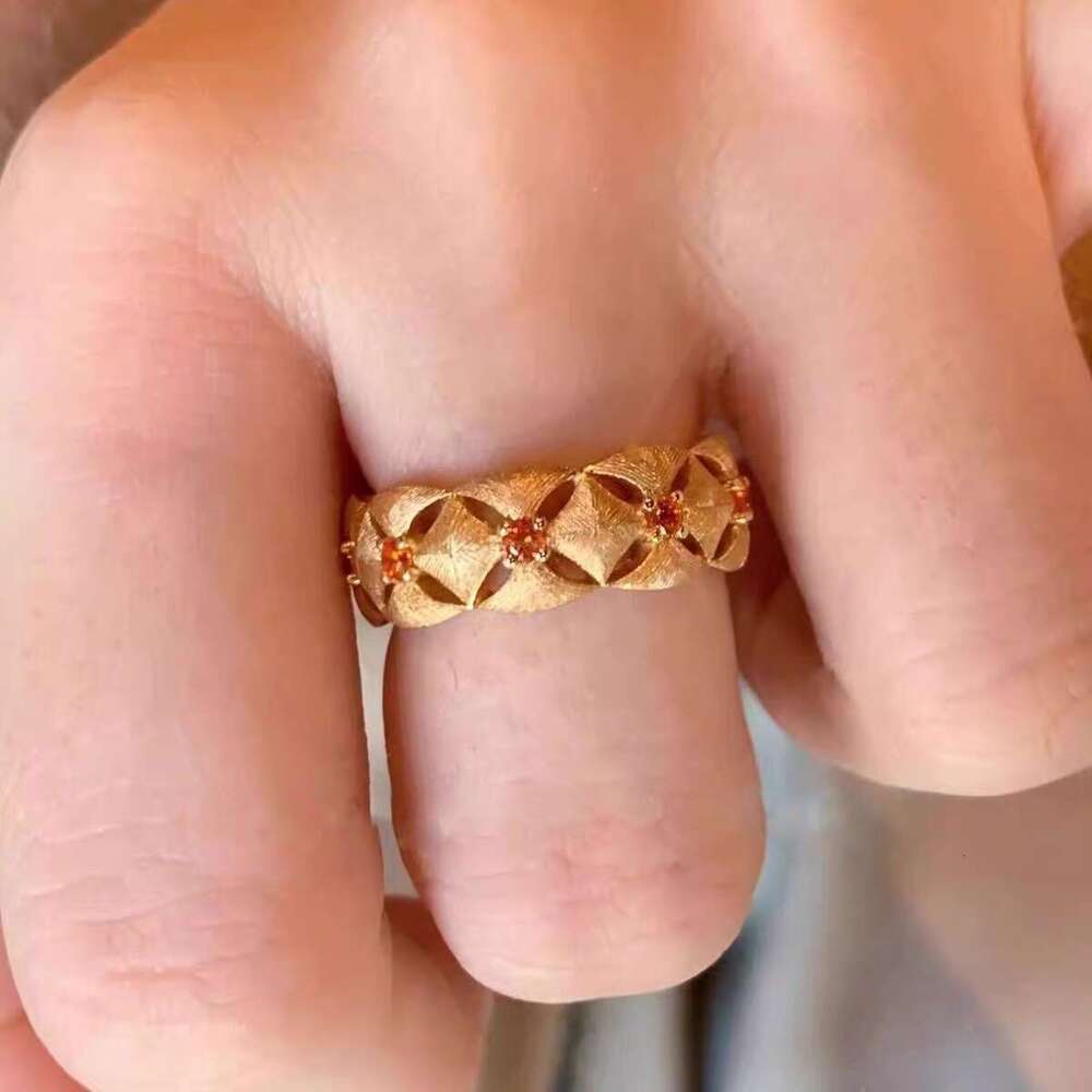 Vintage Italian Brushed Double-Sided Lace Hollow Light Luxury Retro Inlaid Diamond Ring