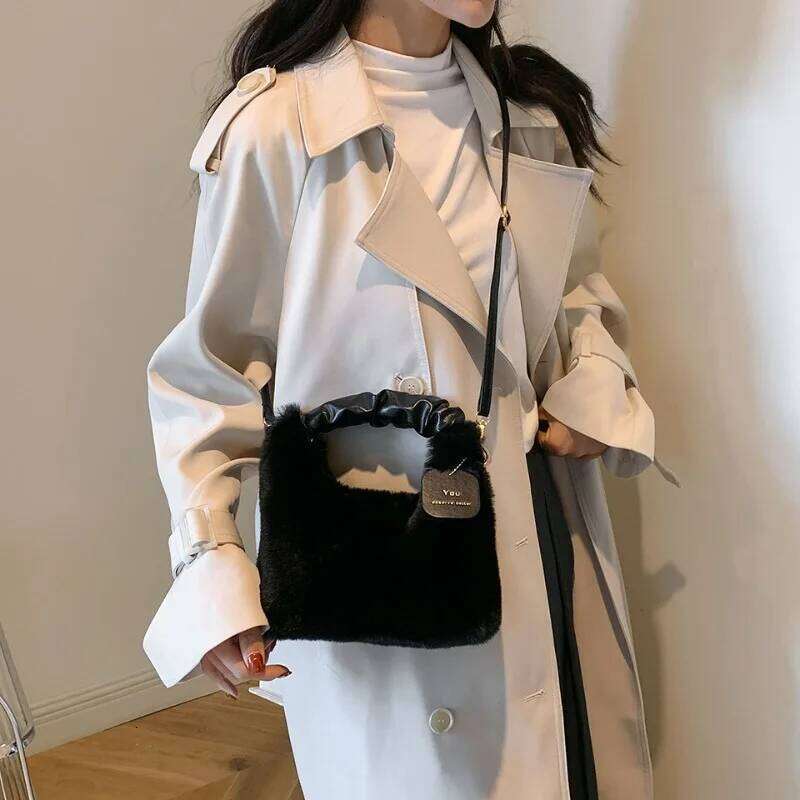 Plush Handbag Women's Fashion One Shoulder Crossbody Autumn and Winter Furry Versatile Tag Bag XJ260129