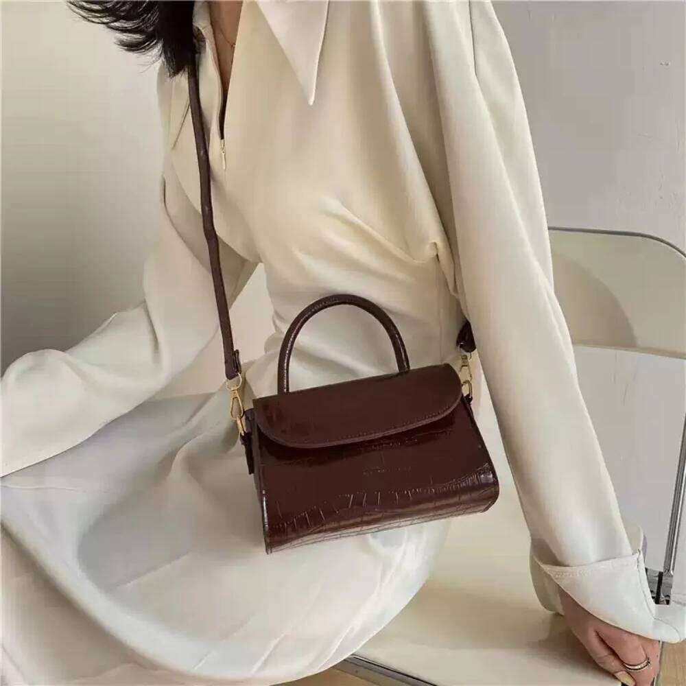 2025 New Fashion Women Handbag Light Luxury Delicate Texture Solid Color Crossbody Bag All-Matched Commute Shoulder Bags Y260205
