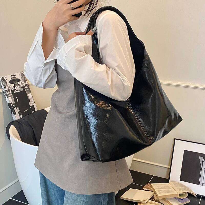 LEFTSIDE High-capacity Shoulder Bags for Women 2025 PU Leather Females Underarm Lady Simple Hobo Bag Handbags and Purses Y260205