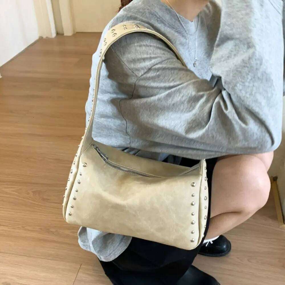 Fashion Spicy Girl Style Retro Rivet Handbag Leisure French Pillow Underarm Punk Solid Color Commuting Shoulder Bag Women Y260205