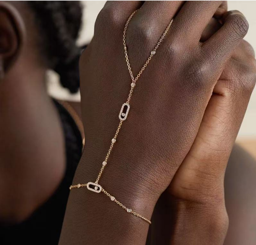High-quality, hollowed-out geometric hand back chain, ins style accessory, fashionable and adjustable diamond-encrusted finger bracelet