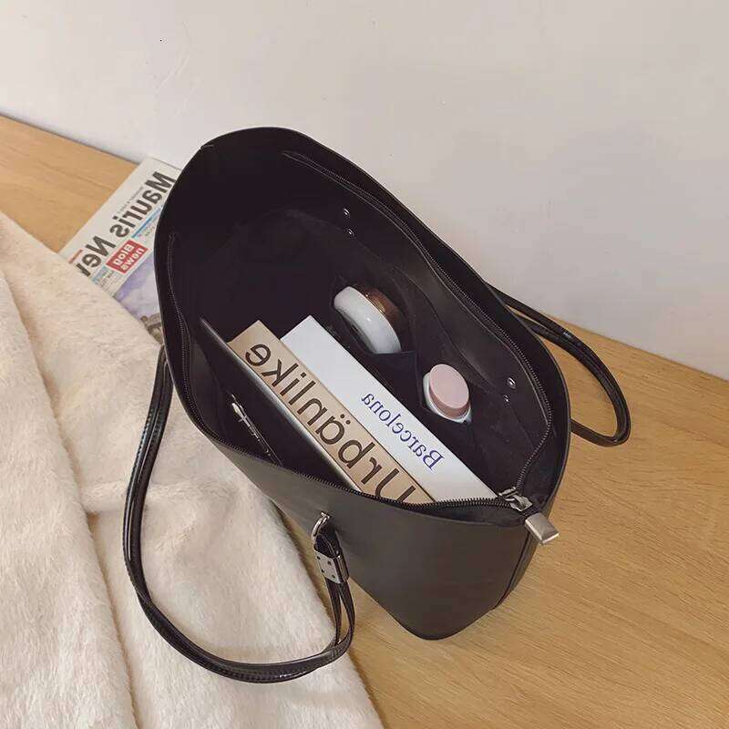 Winter New Black Tote Female Large Capacity Shoulder Casual Commuter Handbag Travel Girls Bookbags Top-handle Bag Y260205