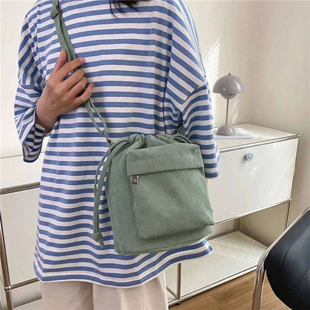 2025 New Women Middle Shoulder Korean Style Drawstring Bucket Casual Light Youth Crossbody Bag Whole Sale XJ260129
