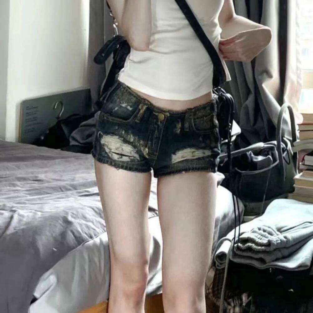 Women Vintage Shorts Skinny Punk Streetwear Prevalent Spicy Summer Hole American Style Ripped Y2k E-Girl Sexy Denim New Arrival XJ260206