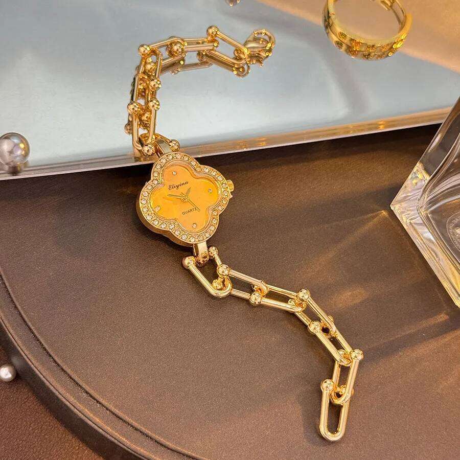 Fashionable Ladies Quartz Watch with U-Shaped Chain Bracelet DiamondLuxury Clover High-End Sensation Women's Wristwatch Z260206