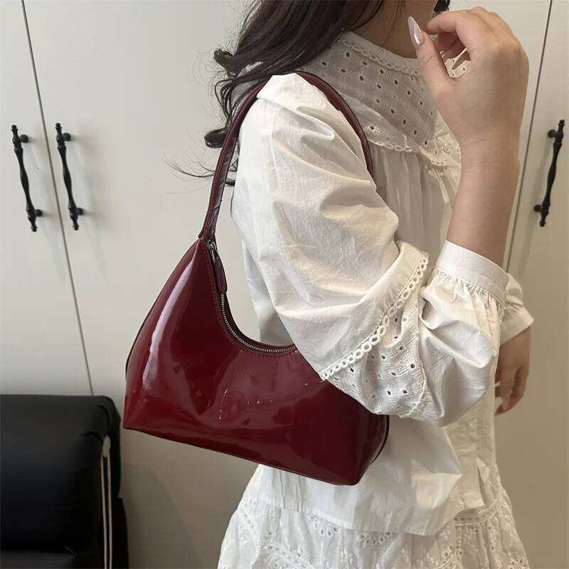 Chic Glossy Half Moon Daily Underarm Bag, Sleek Pu Leather Tote Shoulder Purses, Modern Styles for Women Everyday Elegance Y260205