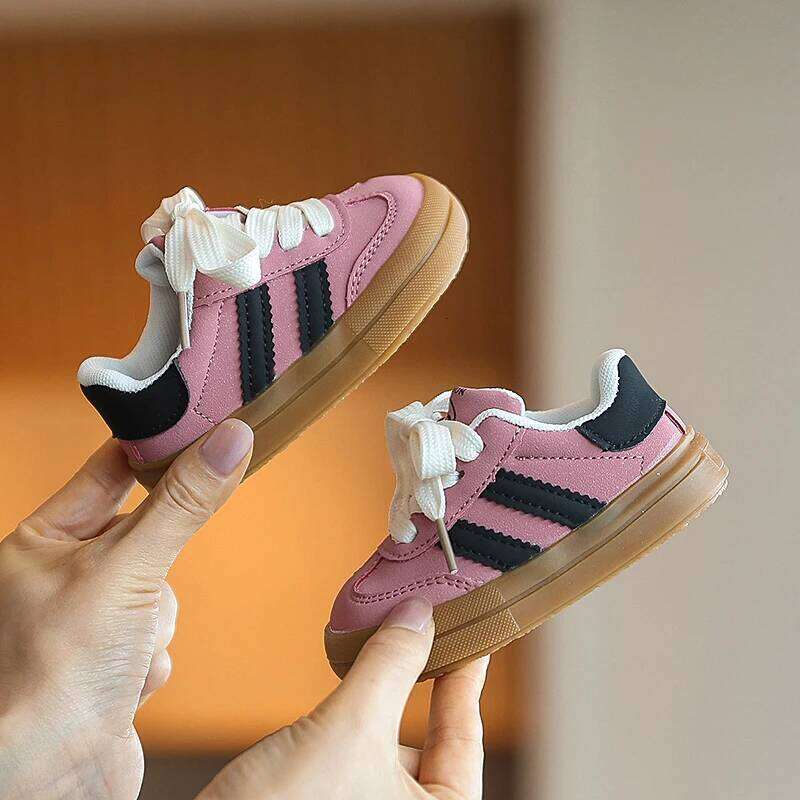 2025 New Autumn Baby Shoes Leather Toddler Kids Outdoor Boys Tennis Soft Sole Fashion Little Girls Sneakers EU 15-25 26Y0206