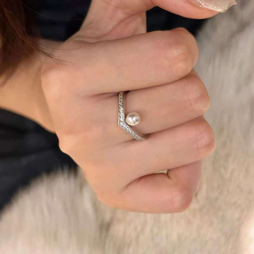 French Paris Style ~ V Diamond Pearl Ring for Women with Zircon Inlay, Light Luxury Niche Design, High-end Feel, Exquisite Adjustable Open Design